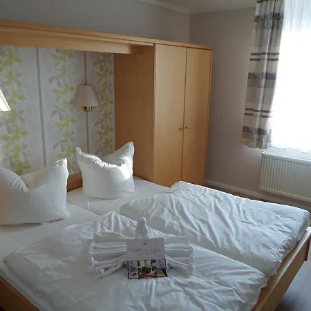 10 Im Haus Huehnergott * Sellin (Rugen)