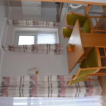 10 Im Haus Huehnergott Sellin (Rugen)