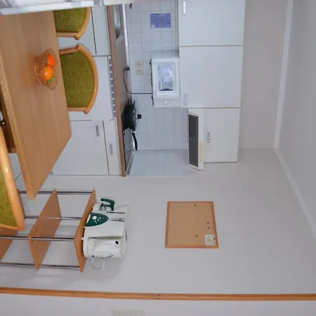 10 Im Haus Huehnergott