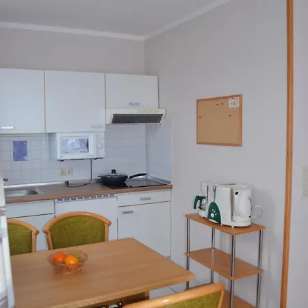 10 Im Haus Huehnergott *