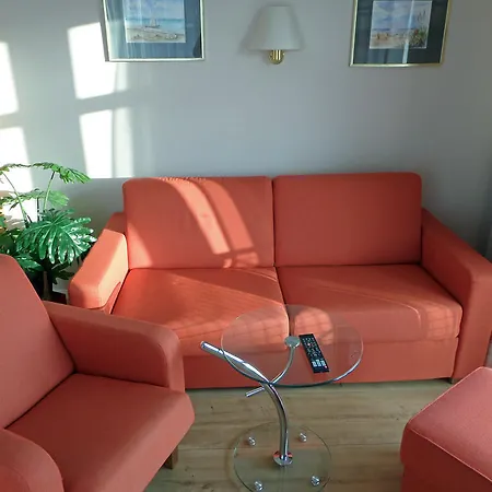 10 Im Haus Huehnergott